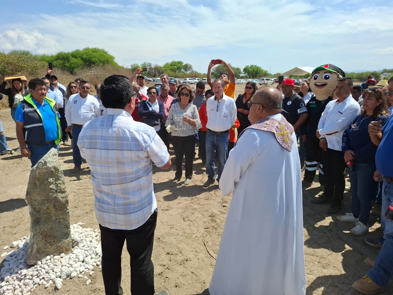 Ceremonia de colocación de la primera piedra